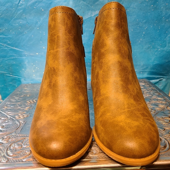 Hocus Pocus Woman's Utari Wedge Ankle Boots, Color: Brown Size: 6.5 - Picture 7 of 12